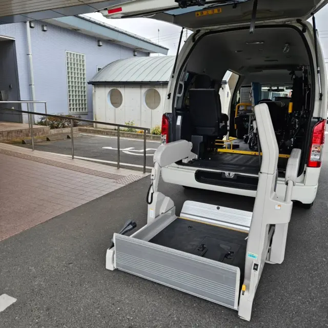 整形外科受診のお手伝い🏃

最近、「病院に相談したらくまちゃん介護タクシーを紹介された」と言っていただくことがあり少しずつ口コミが広がって来ているのが嬉しいです😍

また病棟看護師さんからも、「もしかしてくまちゃんさんですか？他のスタッフからすごく手際が良いって聞いてます‼」

と嬉しいお言葉をいただけるようになりました🙇

ゼロからのスタートで一生懸命駆け抜けてきましたが、これからはせっかく頂いたご期待にもこたえられるよう一層レベルアップしていかねばと気の引き締める思いです☺
まだまだ駆け出しですが、利用してくださる方、紹介いただく方、フォローしてくださるスタッフさんにも感謝の気持ちを忘れず頑張ります💪