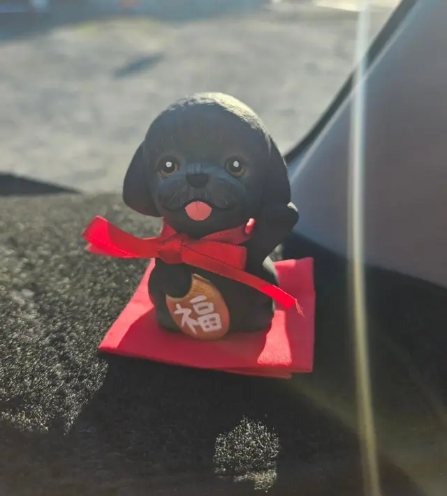 .

看板犬くまぞんの招き猫😍
荒波を一緒に助け合った病院時代の同期がプレゼントしてくれました🎁‼嬉しい‼

くまちゃん介護タクシーに沢山の福をもたらしてくれること間違い無し🤩