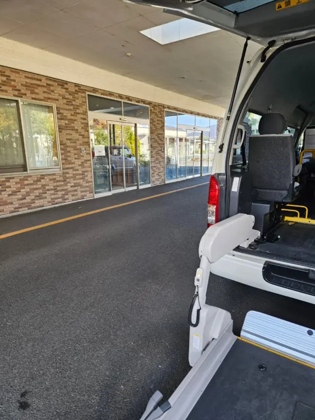 .

広くてきれいな栃木市の施設さん✨
3時間くらいの一時帰宅ですが、リフレッシュできますように😍

スロープ貸出で玄関の段差も楽々!!
車が大きい分、何かの時のために常に積んでおいても邪魔にならないのがいいけど
車が大きすぎてヒヤヒヤするのもたまに傷です😇

せっかく栃木市の方へ来たので
わんこ🐕の手作りおやつ屋さんへ買い出しにGo💨