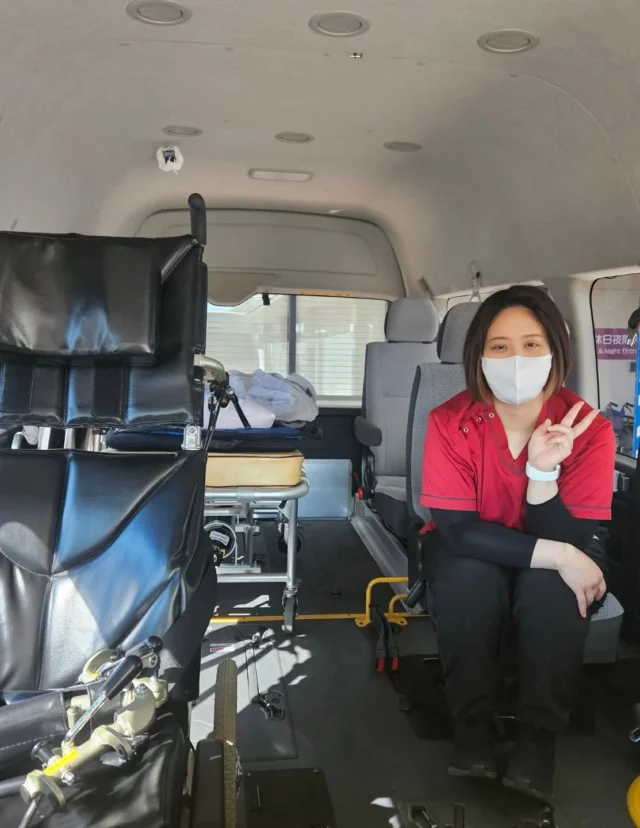 .

昨日は高校生のバイト時代から仲良しの
お友達が搬送のお手伝いにきてくれました☺

なんと、もともとは全く違う業種で働いていましたが、入院を経験したことを機に看護の道を目指し、この3月に晴れて資格取得👏
本当におめでとう!!!

4月からは病院勤務ですが、その前にいい経験が出来たと言ってもらえて私もHappyでした😍

私もいい刺激をもらえたのでまた頑張ります💪