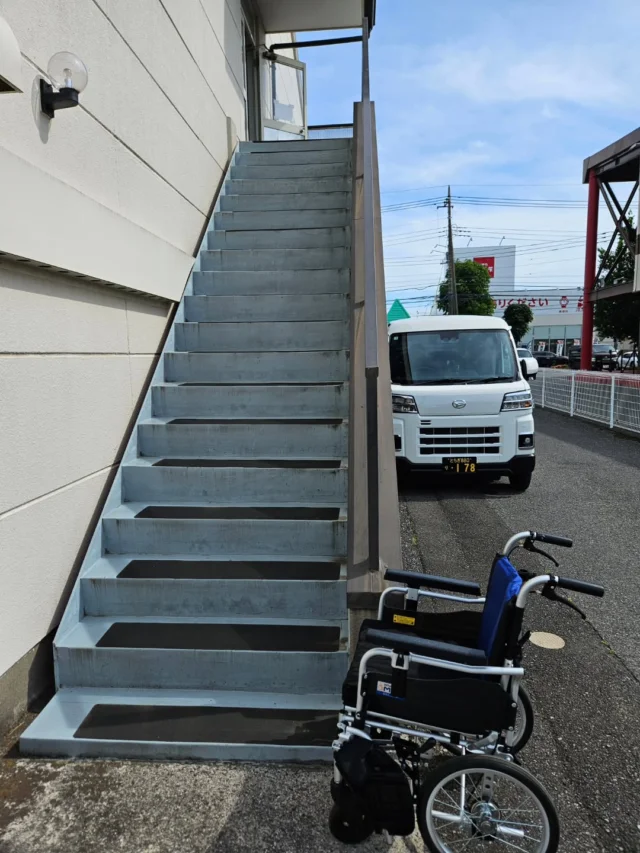 .

くまちゃん介護タクシー、開業9ヶ月のこの頃は
エレベーターなしの物件や、人工呼吸器搬送など新しく対応する案件が増えてきているのを感じます！

依頼のエリアも以前より少しずつ広がってきていて新しい道を覚え、「こことここが繋がってたんだ!!」と発見があるので毎日変化があって楽しくお仕事させていただいております🙇

病院勤務にはもう戻れませんが、何かの時のために知識は常にアップデートしなければと思う今日このごろです🥫